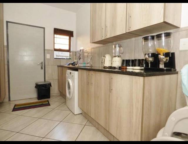 3 BEDROOM APARTMENT FOR SALE IN RAVENSWOOD